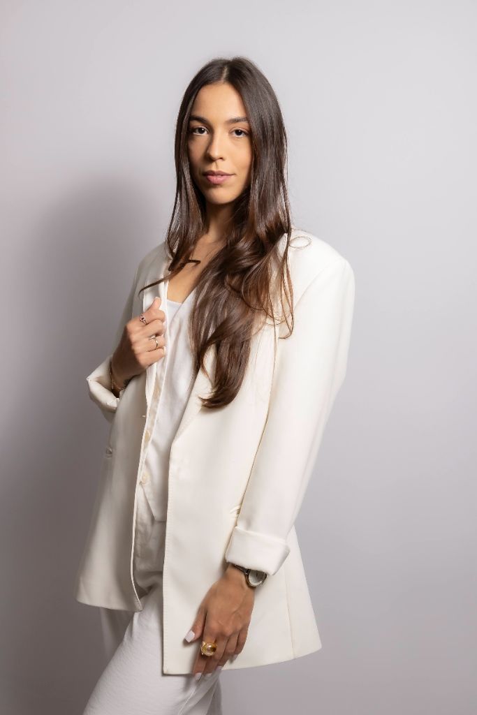 Lívia Pineda — retrato editorial